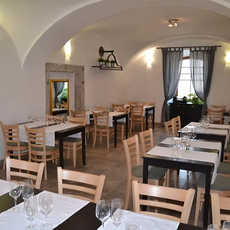 Otel Anton 3*